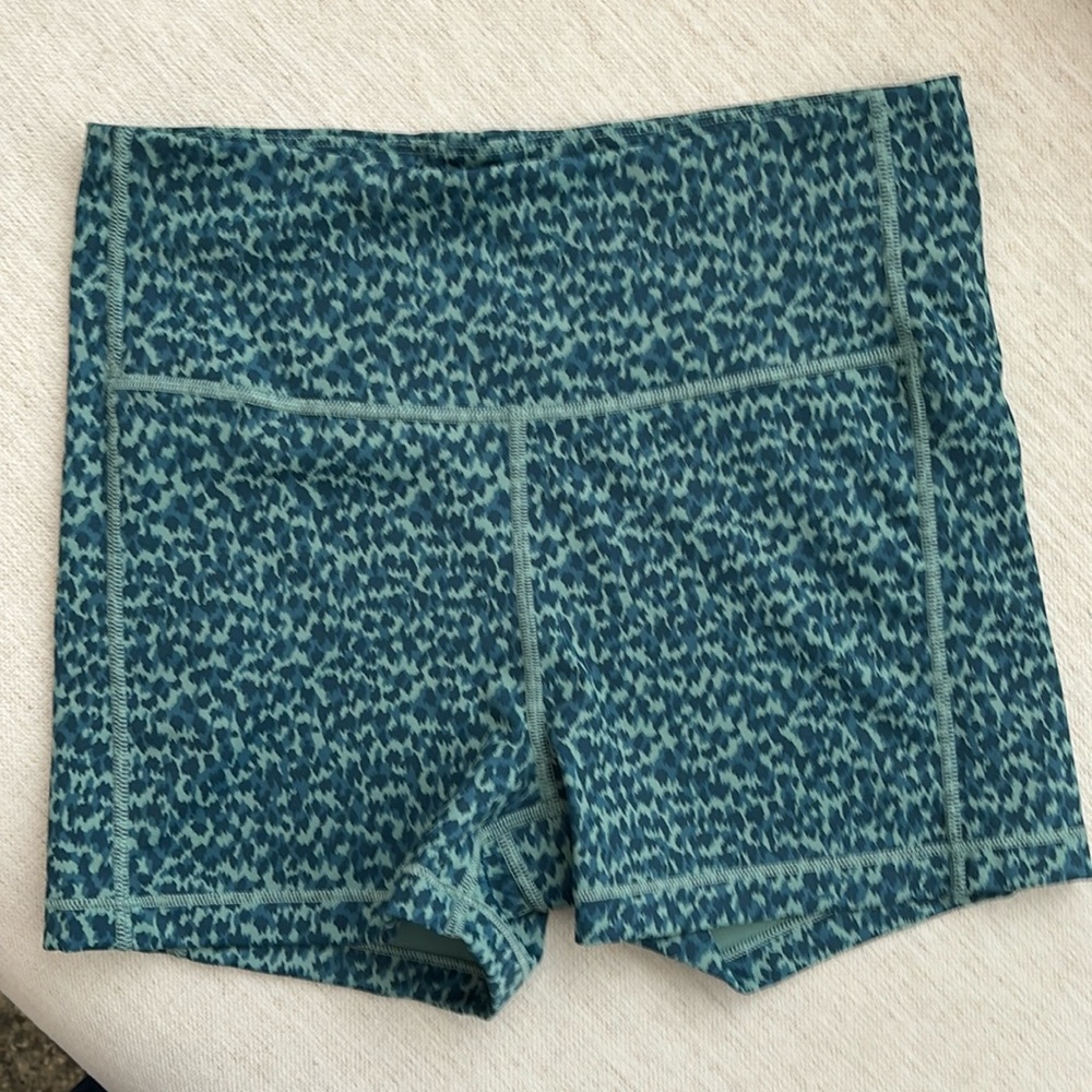 Athleta Ultimate Printed Shortie. Size M. Green print. Like New.